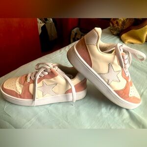 MKS CASUAL/DRESSY TENNIS SHOES Size-6 women’s Very nice boutique shoes